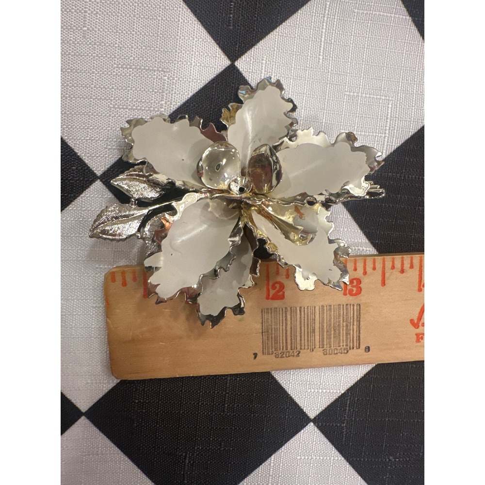Vintage White Enamel Flower Brooch Silver Tone Metal Orchid Lily Floral Pin 3" - Picture 4 of 4
